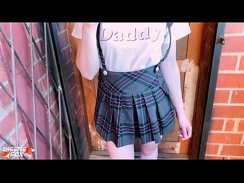 ❤️ 女学生深深地吸吮她的鸡巴，代替上课做爱 ❤ Porno