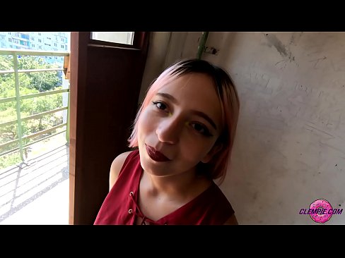 ❤️ 学生Sensual在内陆地区吸食陌生人--在他脸上射精 ❤ Porno